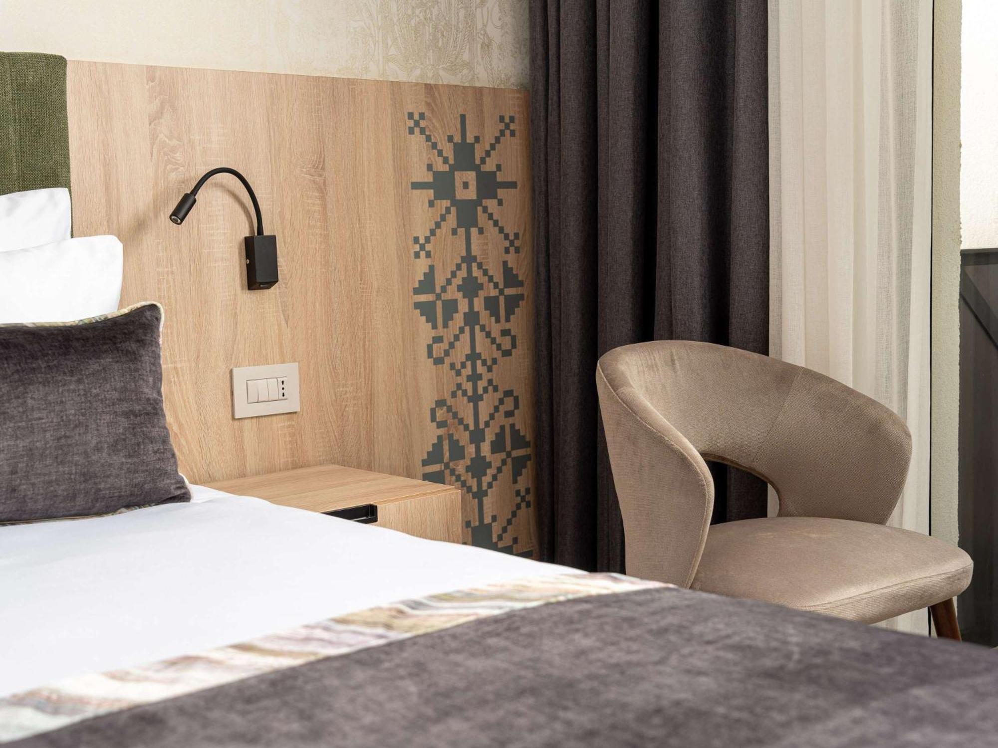 Mercure Conacul Cozieni Pasarea