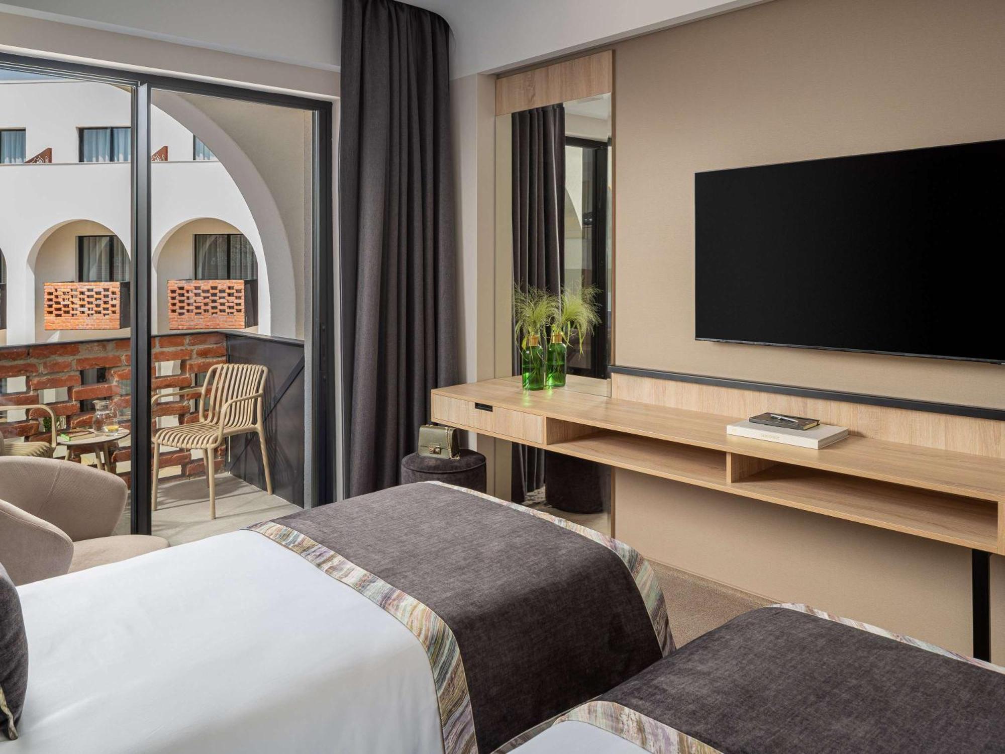 Mercure Conacul Cozieni Hotel 4*