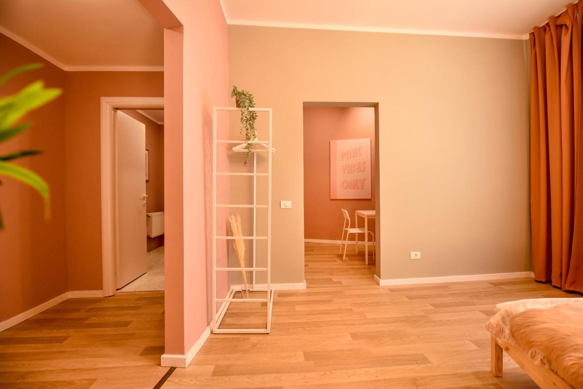 Apartment Elegant On Magheru Boulevard - The Art Of Living Simply Bucharest