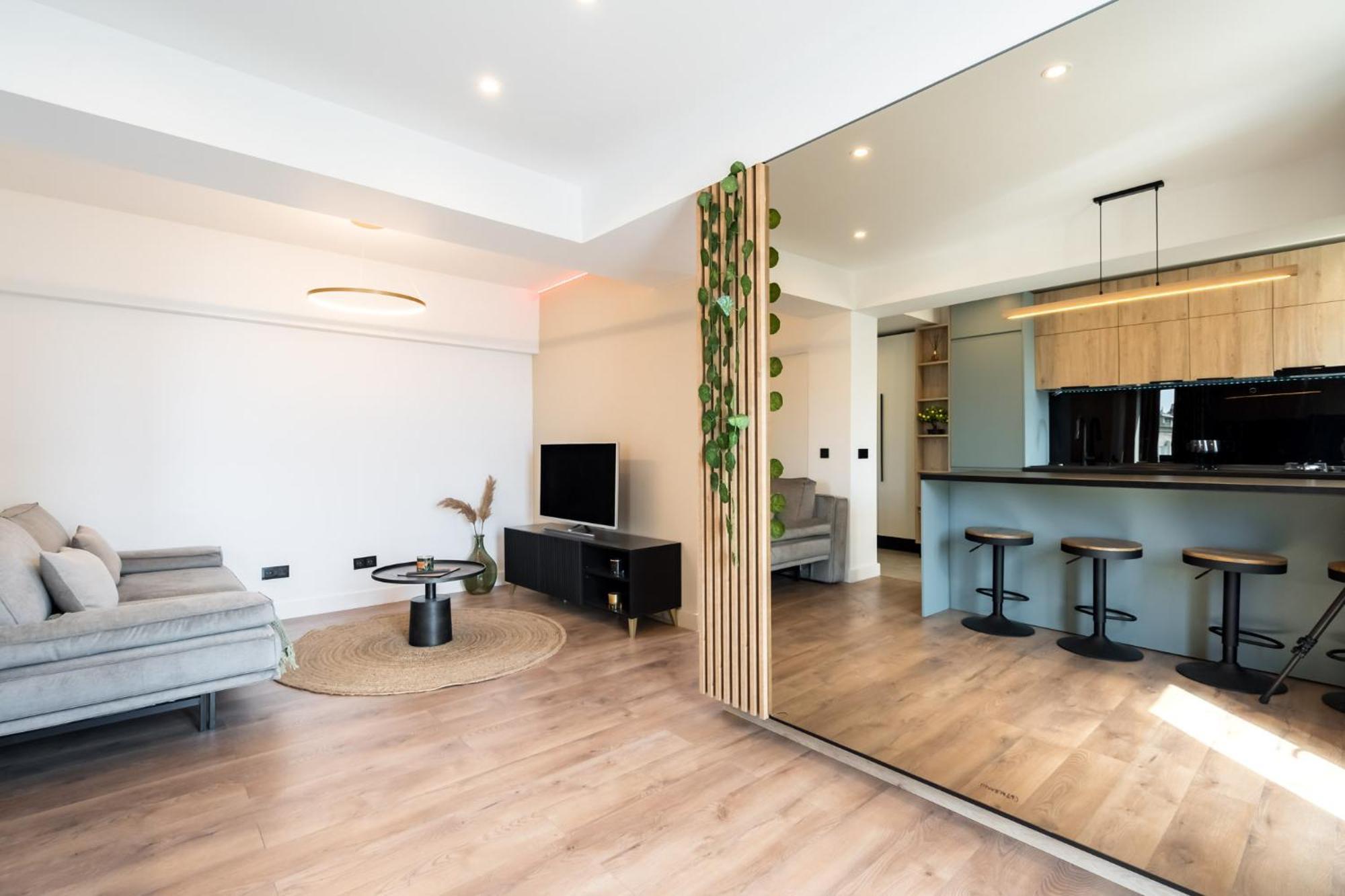 Oasis Romana Square Apartment