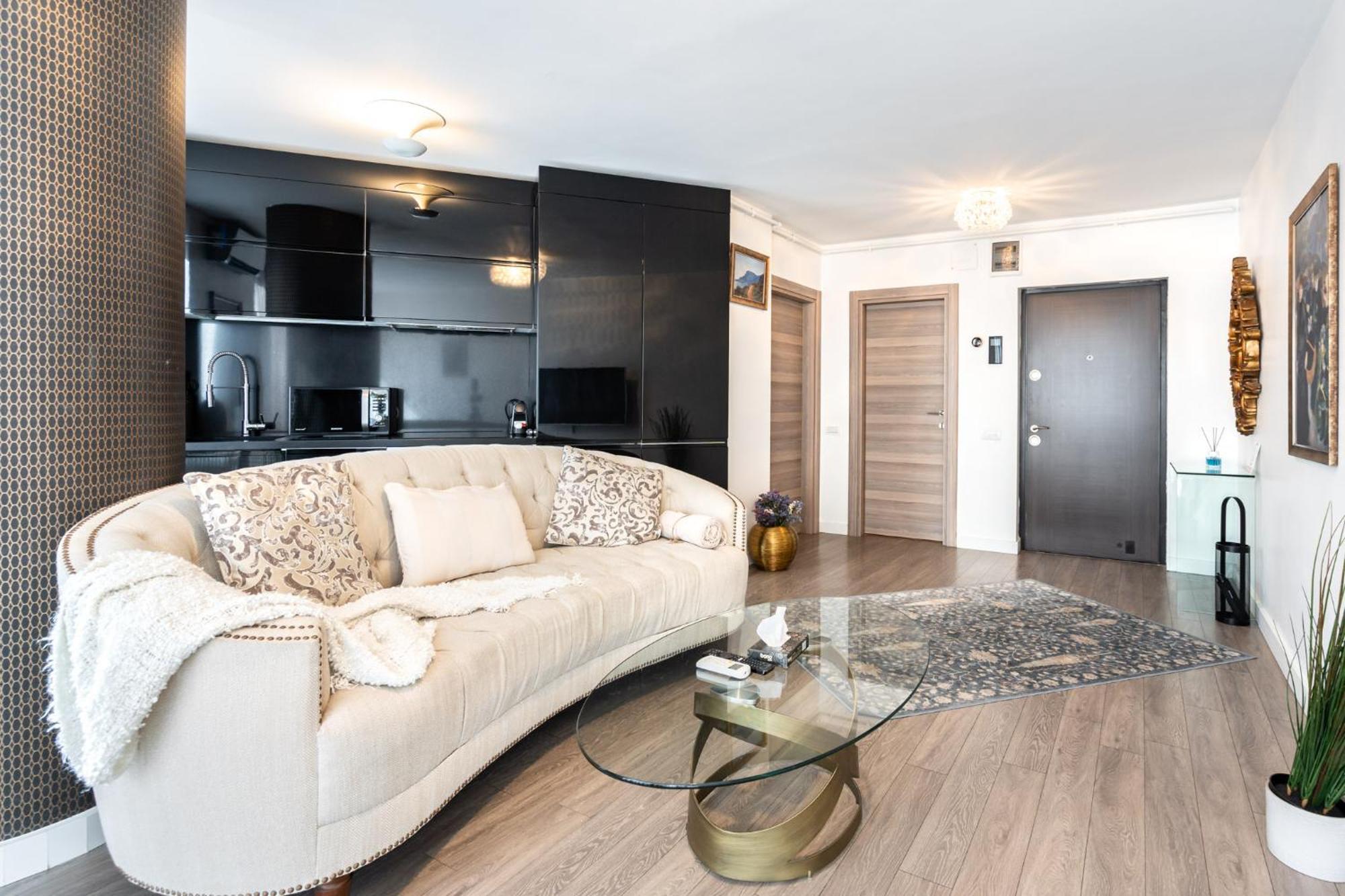 Arcadia Center New Build Apartment Bucharest