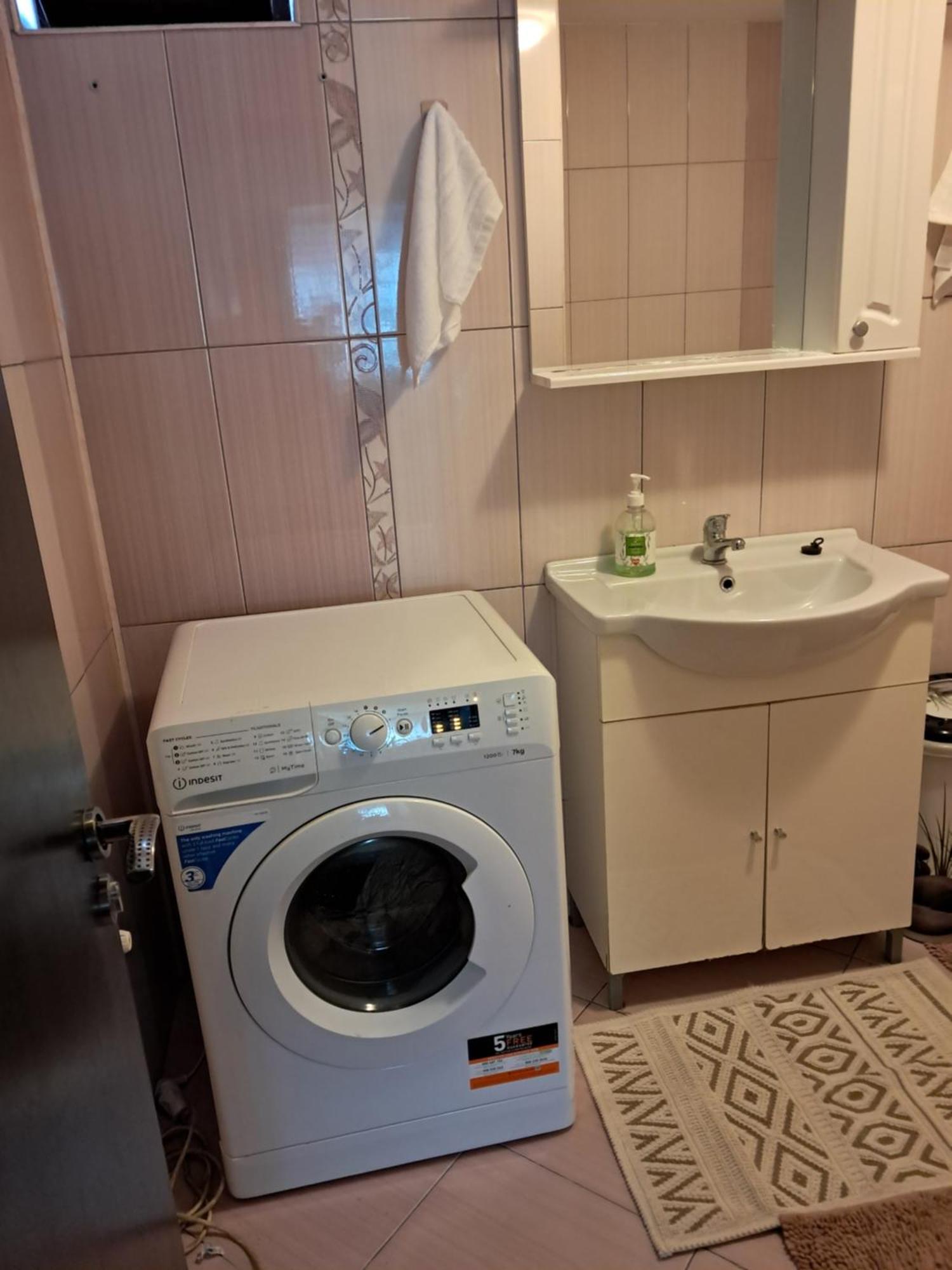 Apartment Casuta Galbena Bucharest