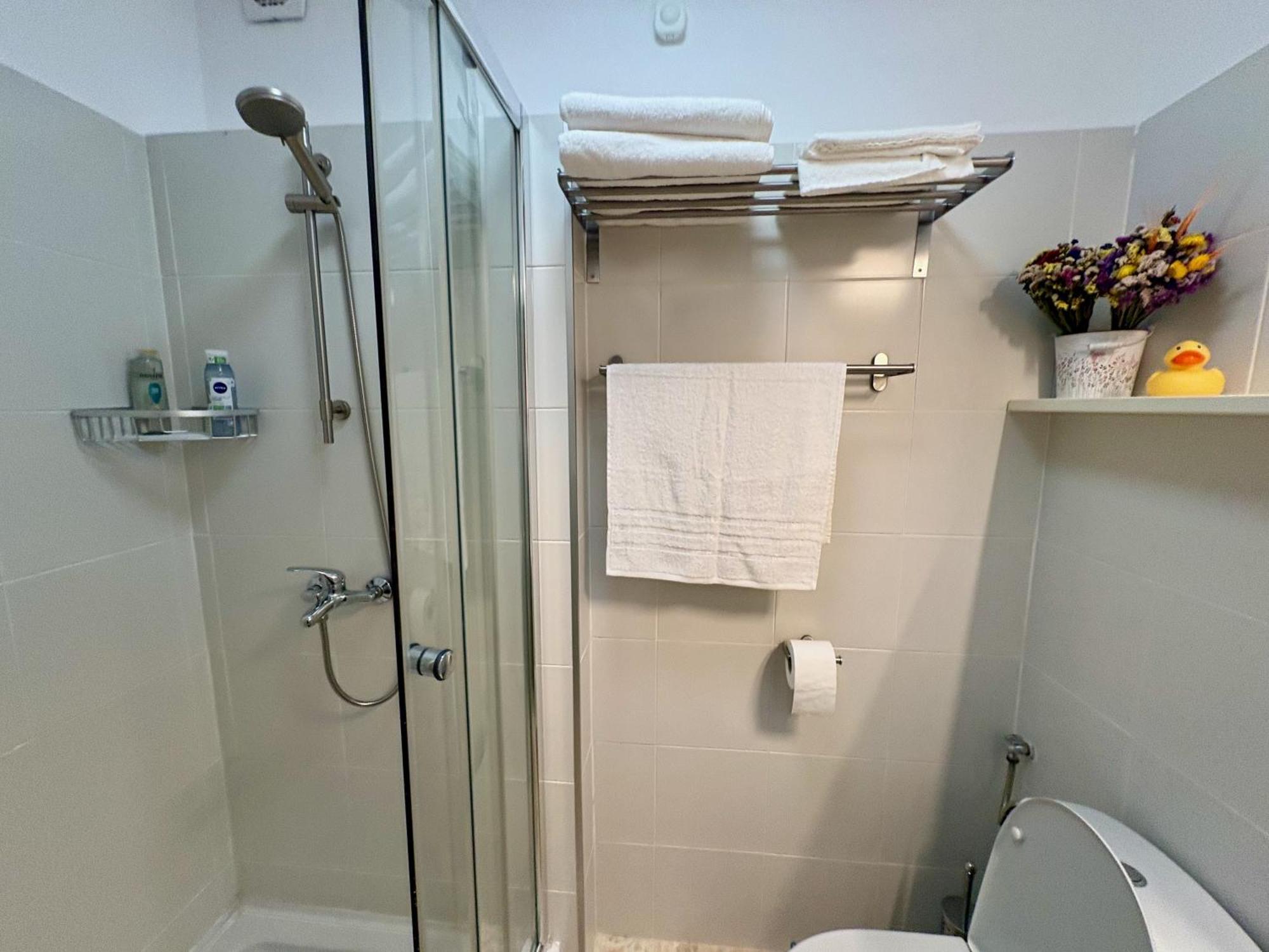 Apartament Historic Old Town With 4k Cinema Bucureşti