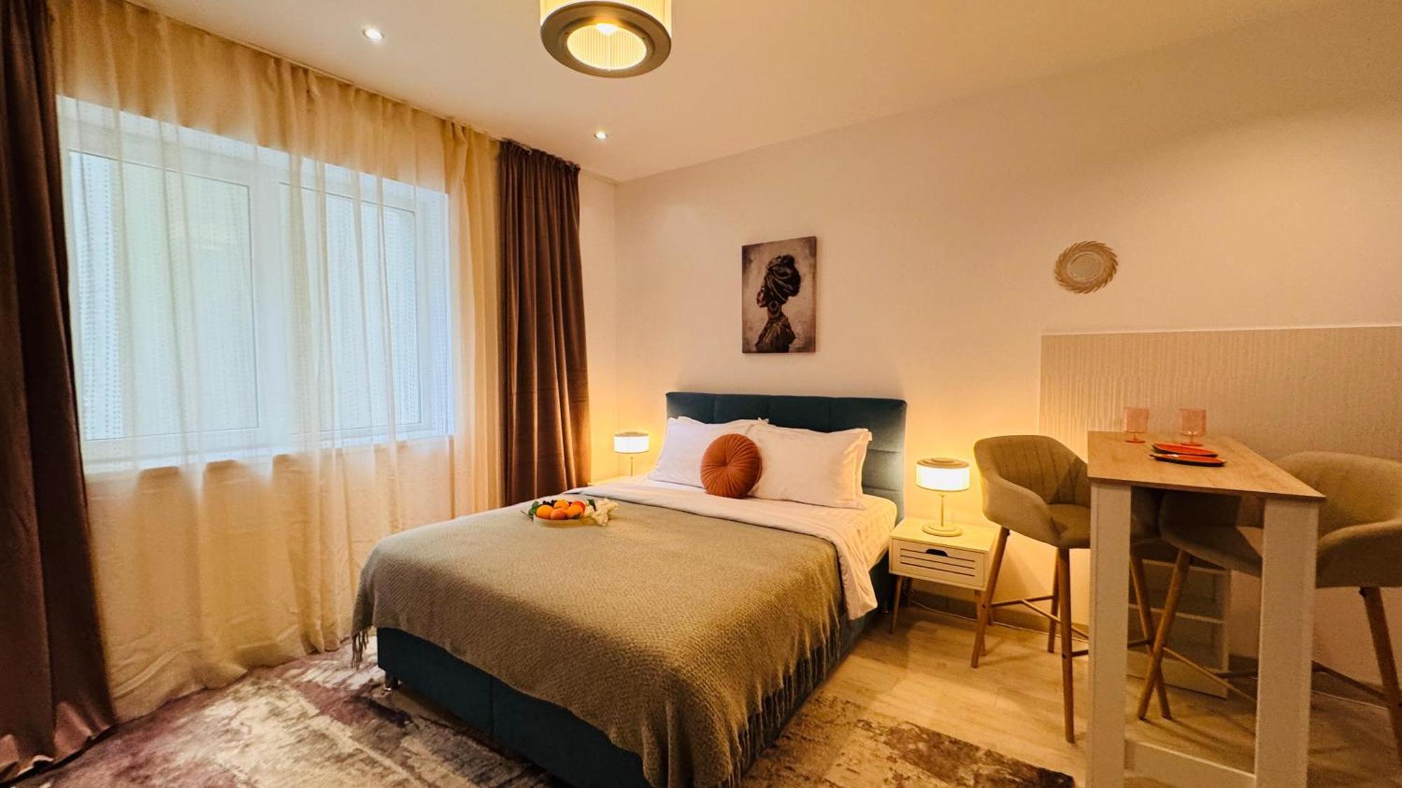 Deluxe - Perfect For Short Or Long * Bucharest
