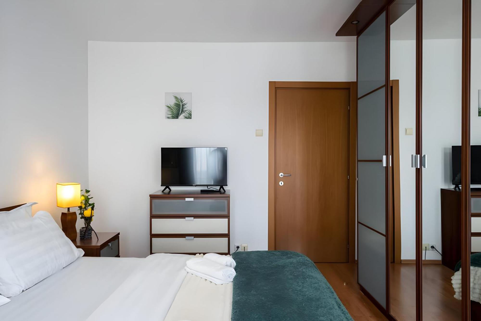 2bdr Spacious And Comfy Flat With Amazing Views - Landmark & * Bucharest