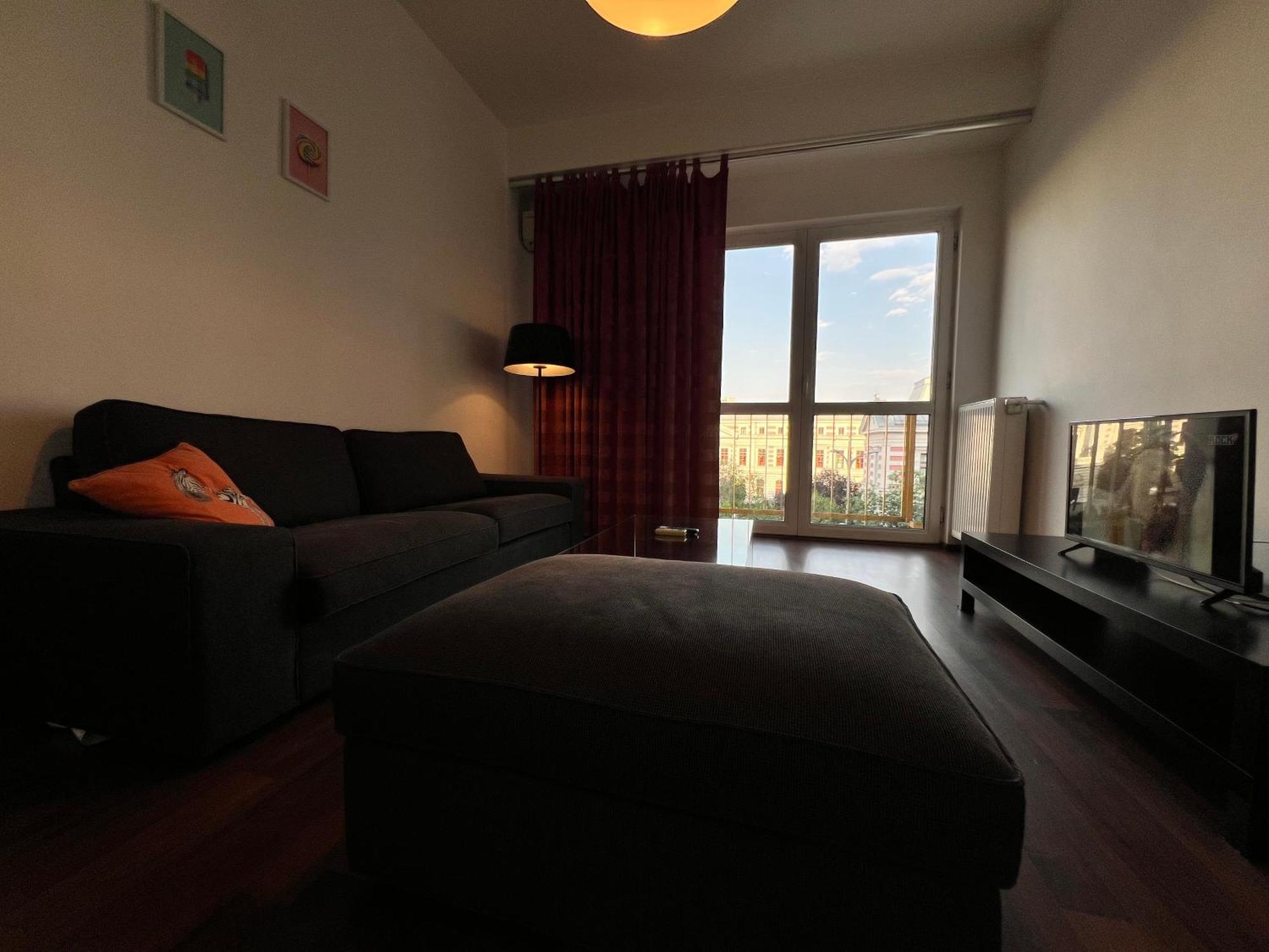 Cozy In Center! Apartment