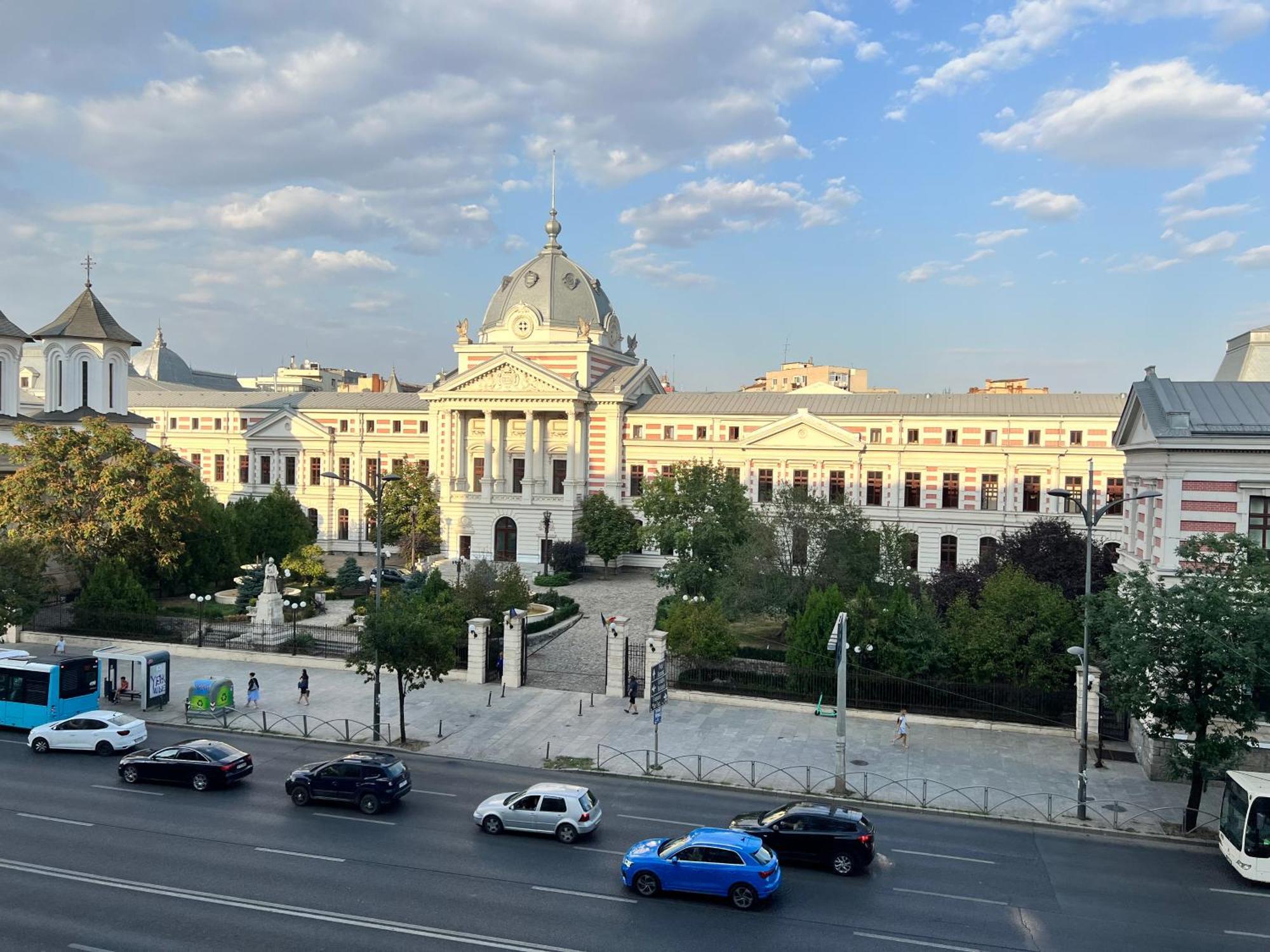 Apartment Cozy In Center! Bucharest