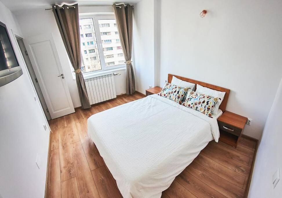 Old Town 2 Beds Panoramic Balcony Apartment *