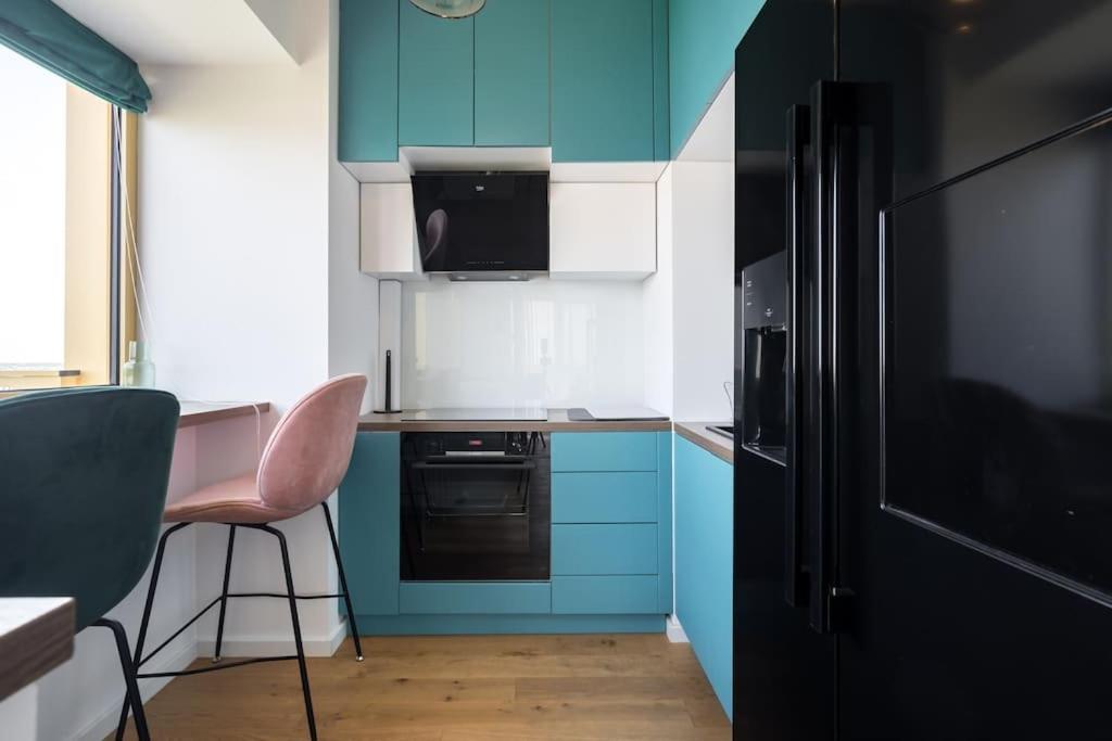 Blue Lagoon- 1 Bedroom Amazing Balcony Apartment *