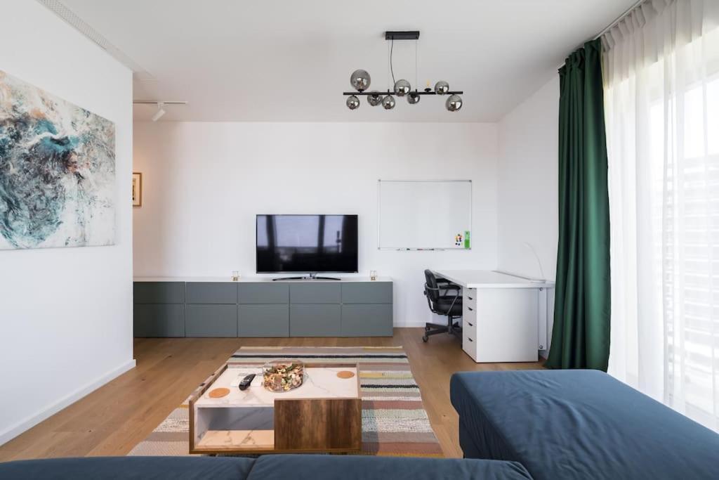 Apartment Blue Lagoon- 1 Bedroom Amazing Balcony Bucharest