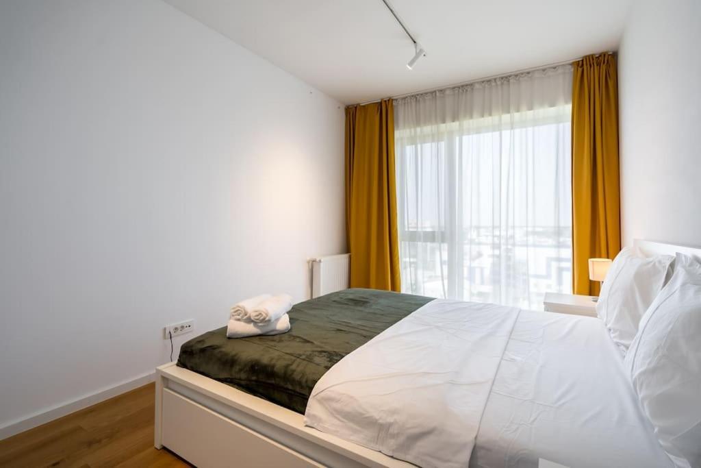 Blue Lagoon- 1 Bedroom Amazing Balcony Apartment *