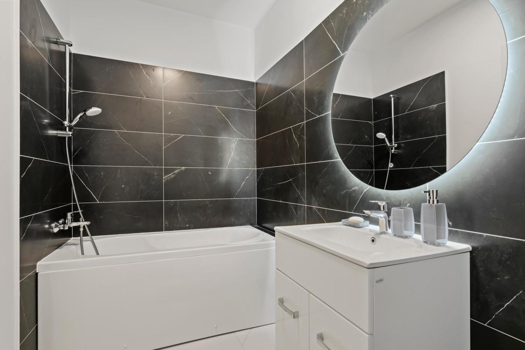Ultra-modern & Spacious 2br With Balcony Bucareste