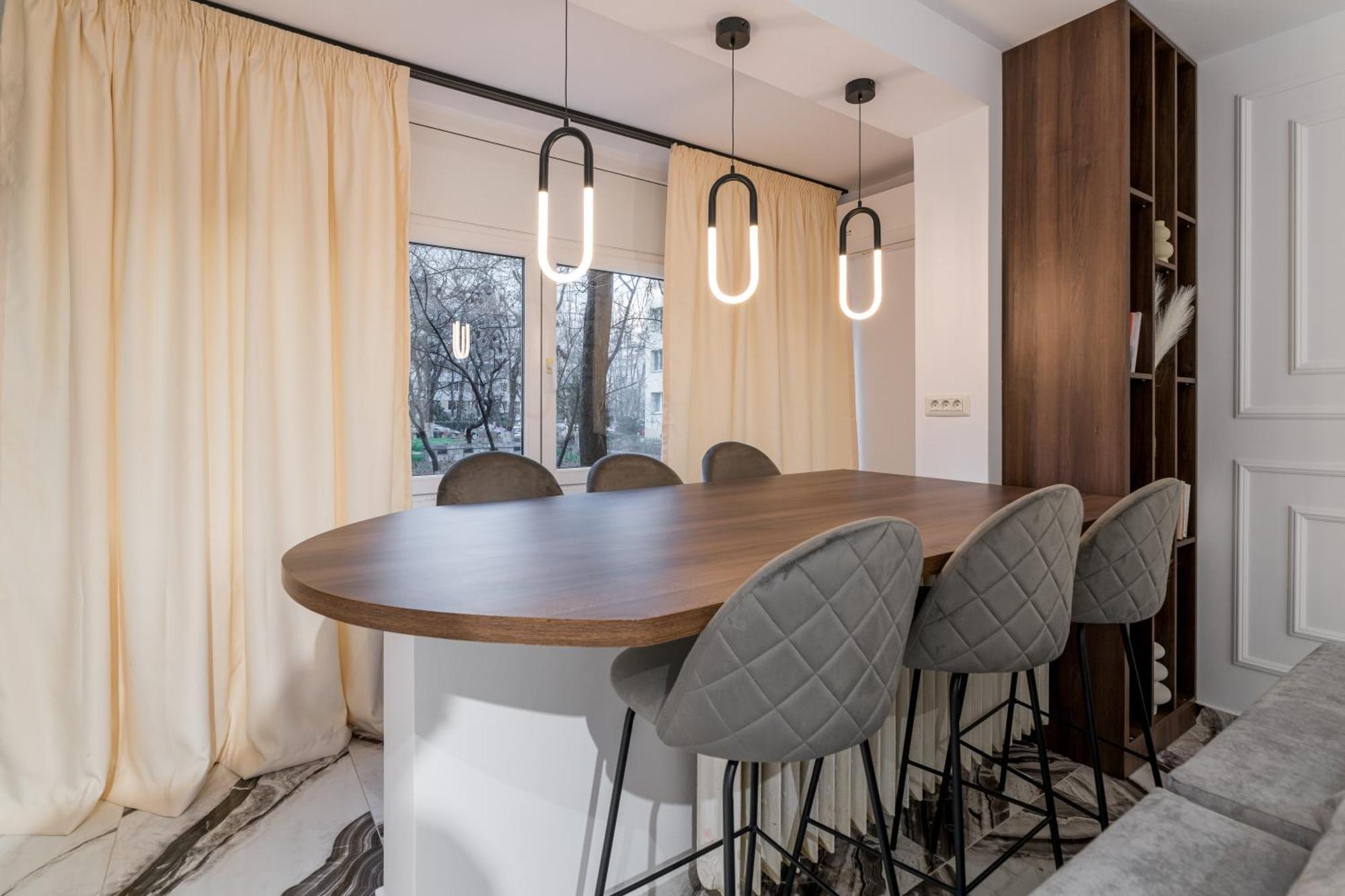 Ultra-modern Luxury - Spacious & Elegant Apartment