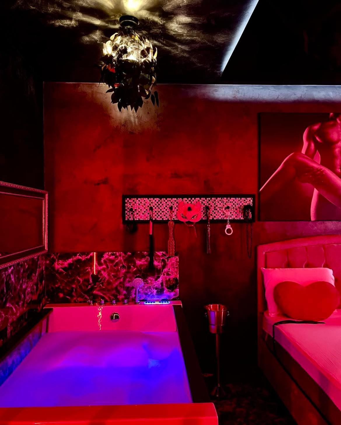 Love Room Homestay *