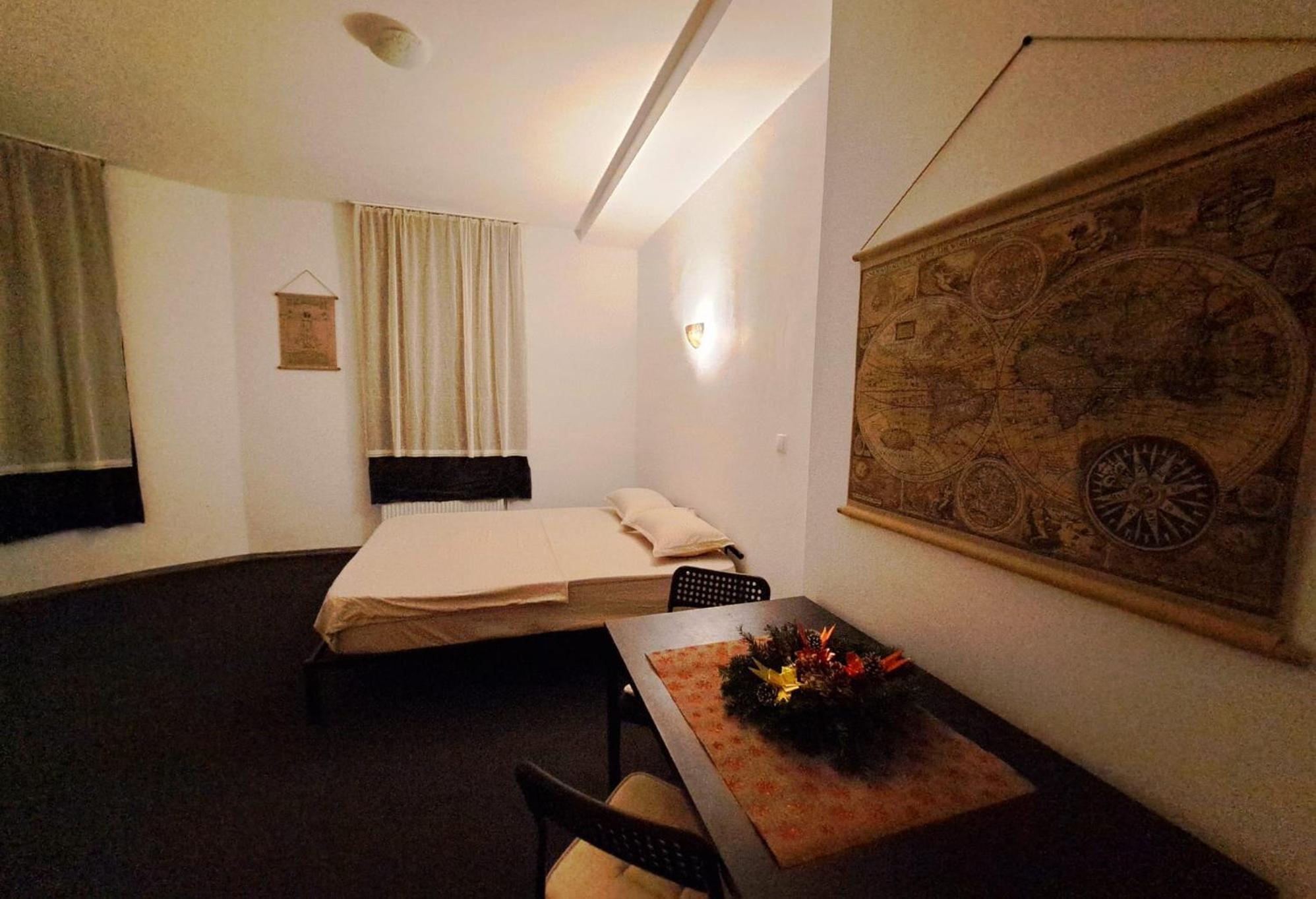 Piata Amzei Bed & Breakfast *