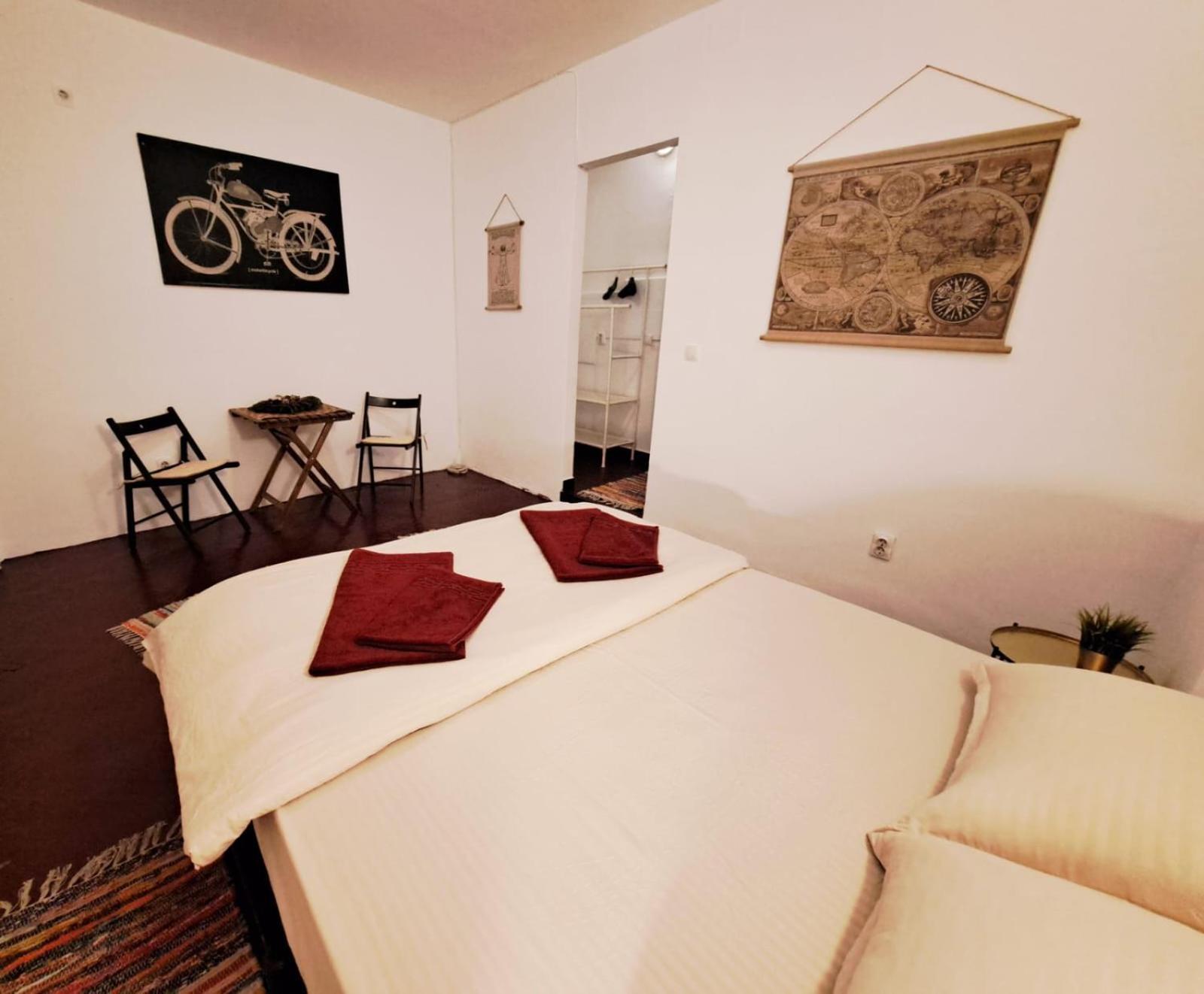 Piata Amzei Bed & Breakfast *