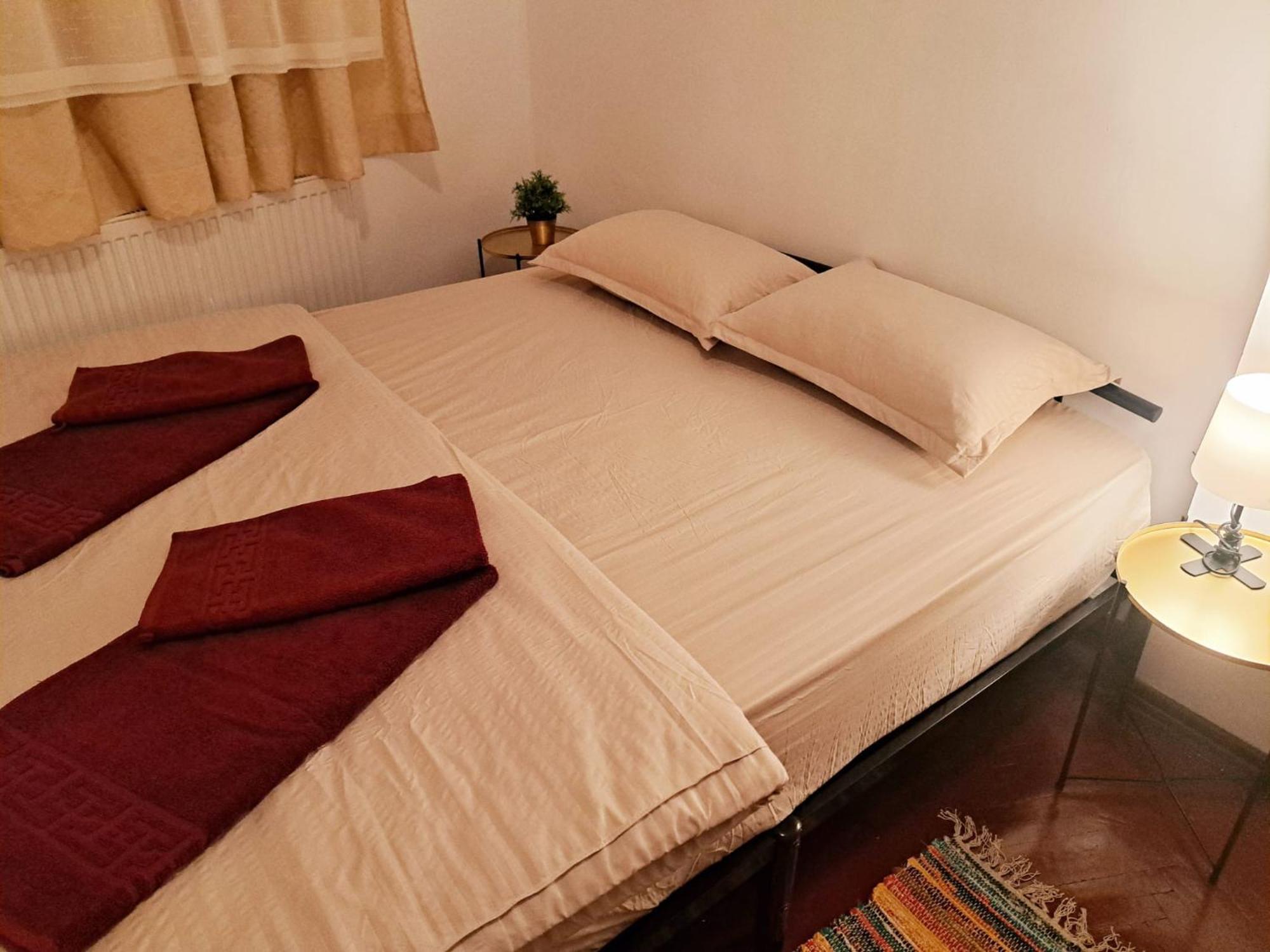 Piata Amzei Bed & Breakfast