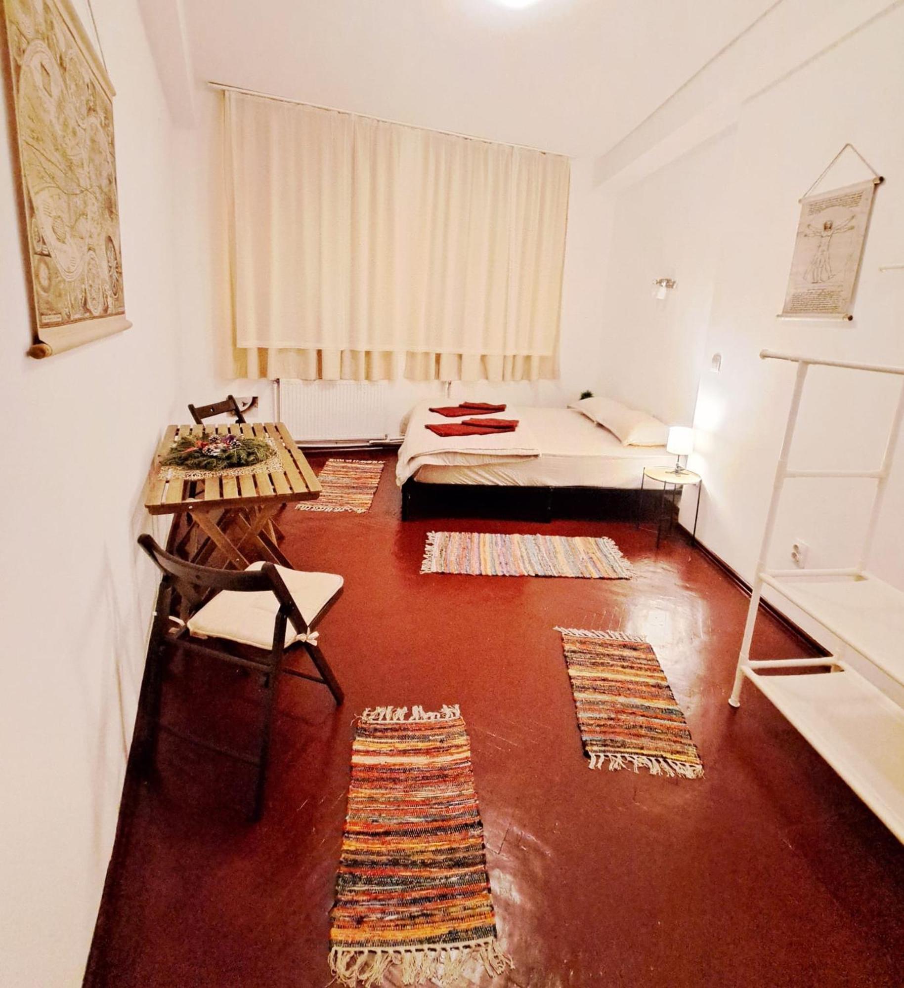 Bed & Breakfast Piata Amzei *