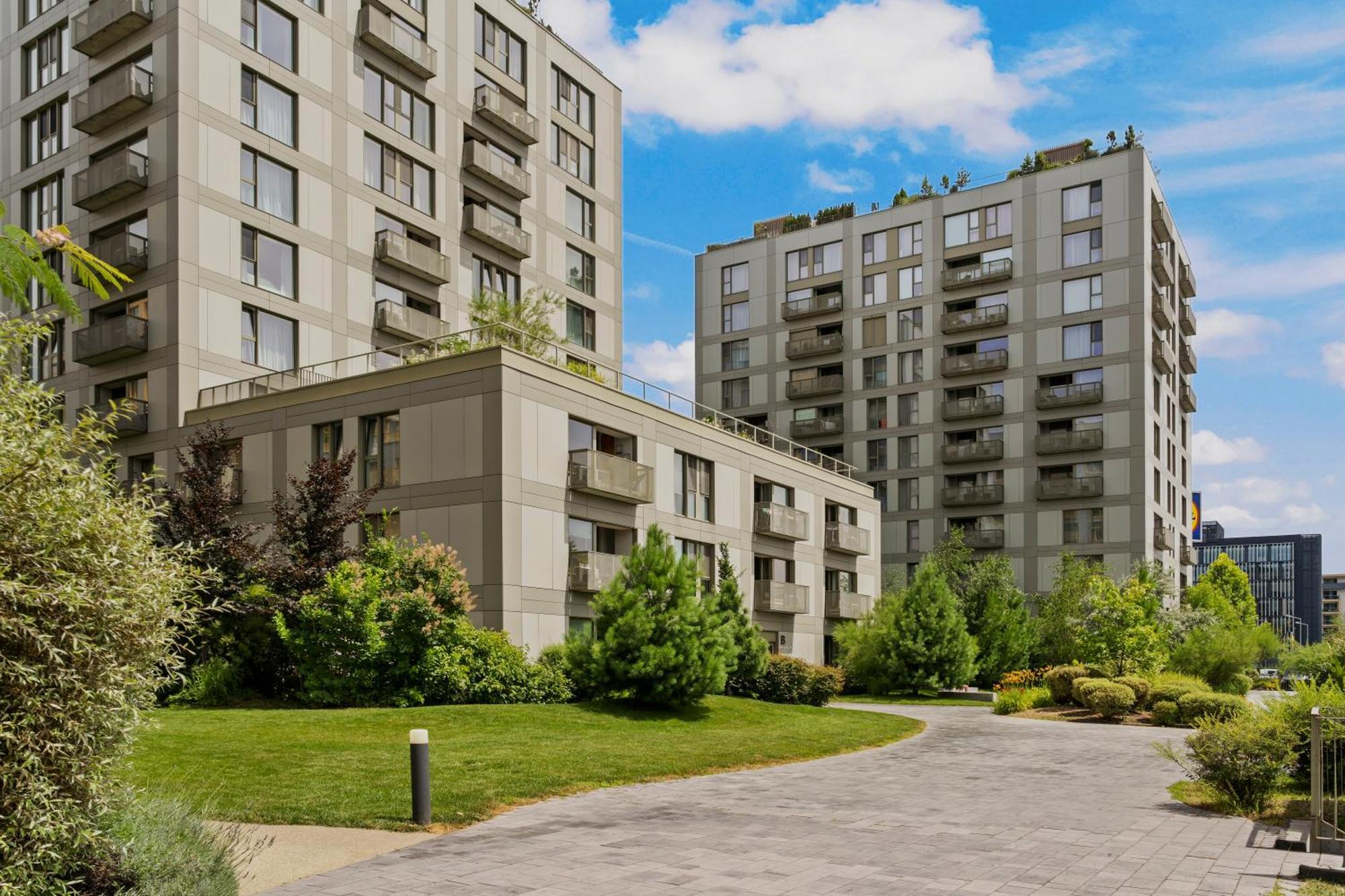 Mido With Parking And Self Check-in Apartment Bucharest