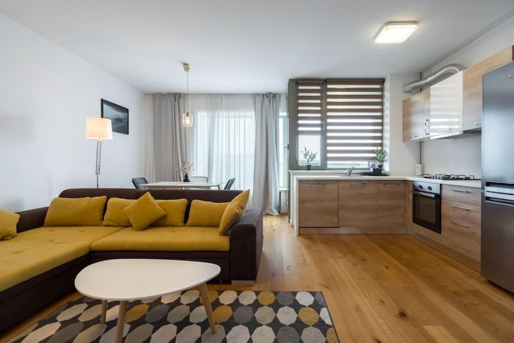 Sky View - Golden Horizon Apartamento