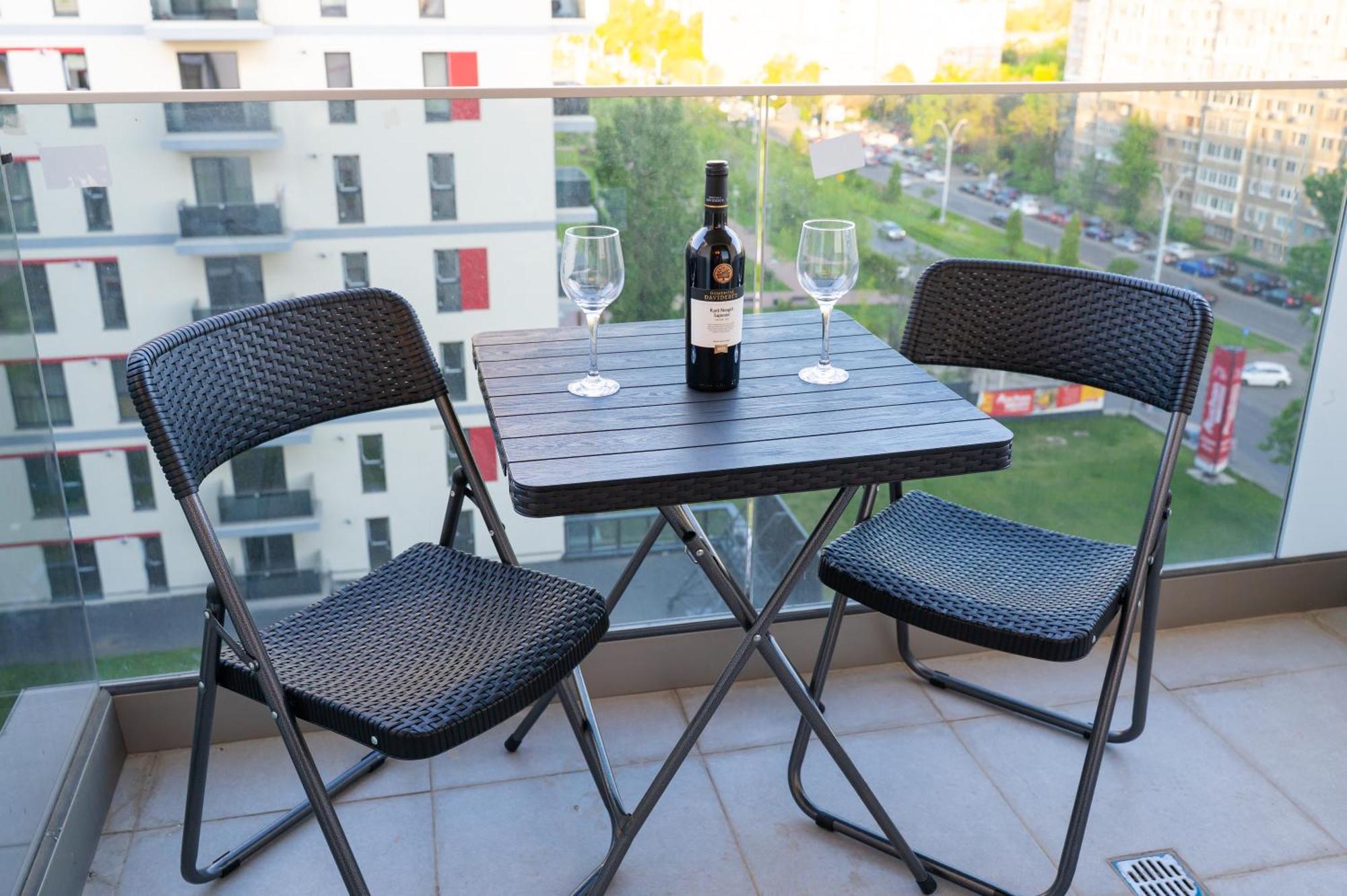 Plaza 6 Apartment *