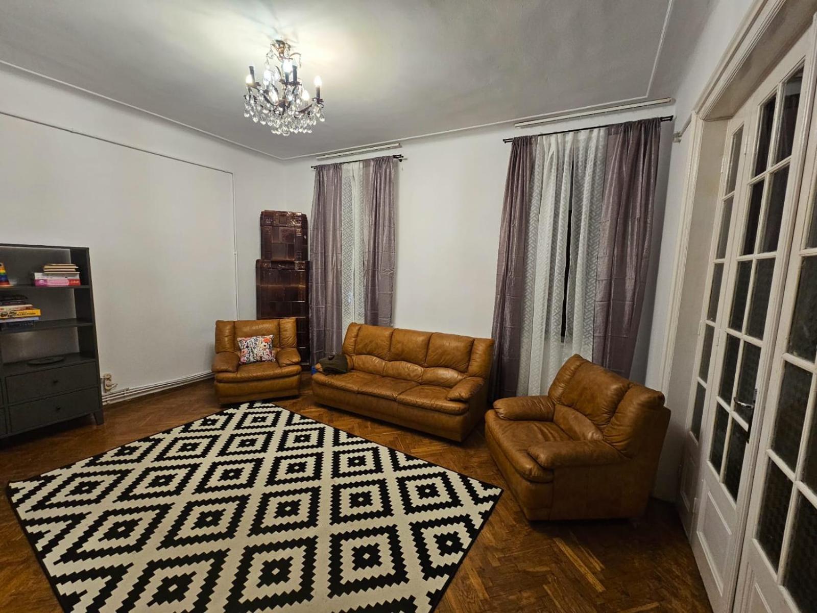 3r Piata Victoriei * Bucharest