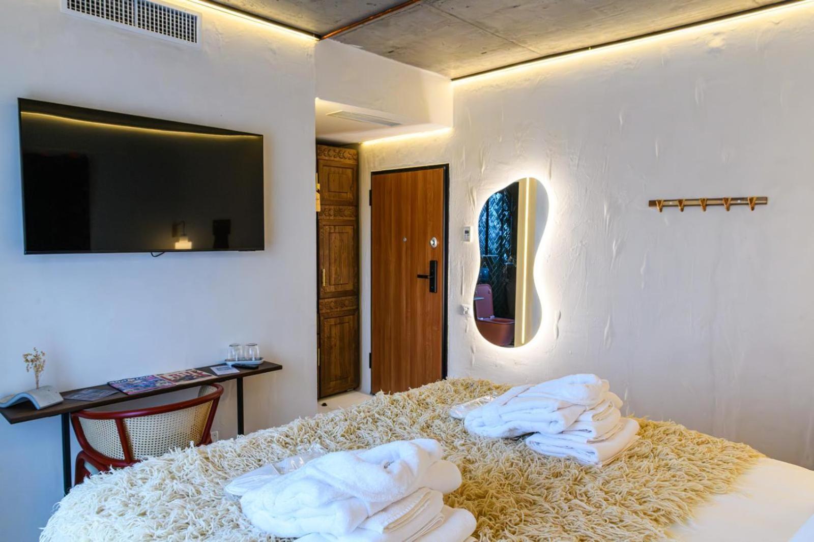Nishani 5 Stars Boutique * Bucharest