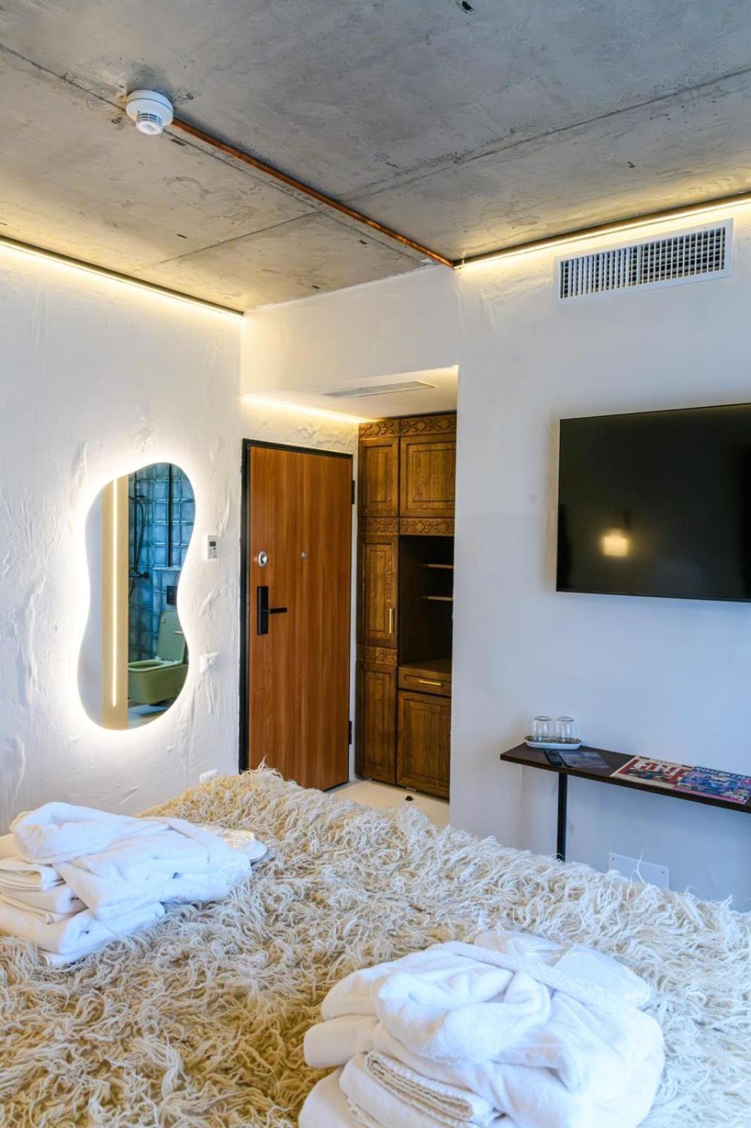 Nishani 5 Stars Boutique * Bucharest
