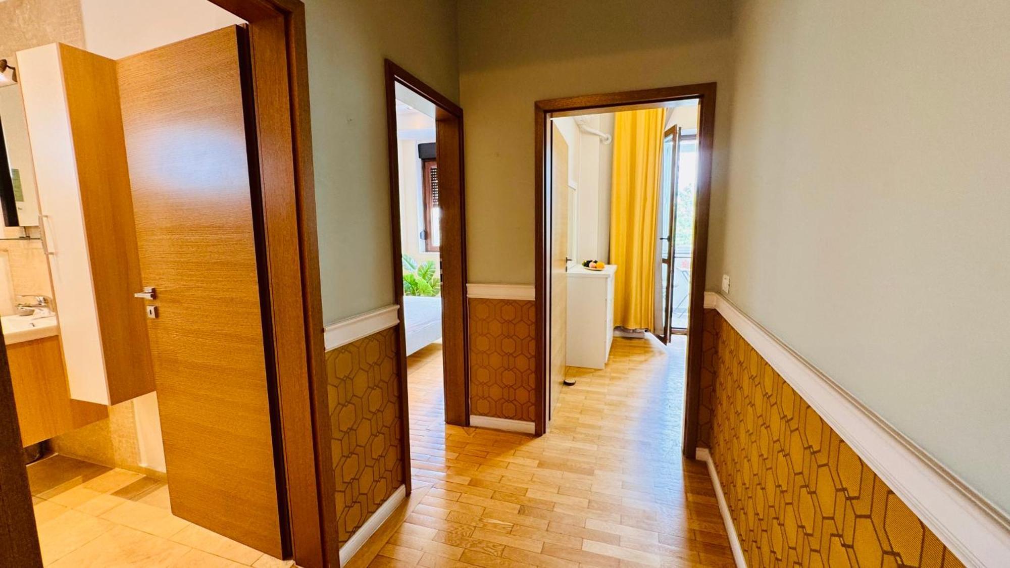 Cozy Modern Retreat - 2 Bedroom Steps From Piata Victoriei Bucharest