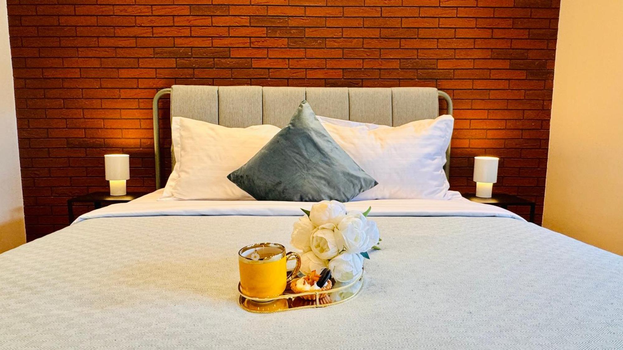 Cozy Modern Retreat - 2 Bedroom Steps From Piata Victoriei * Bucharest