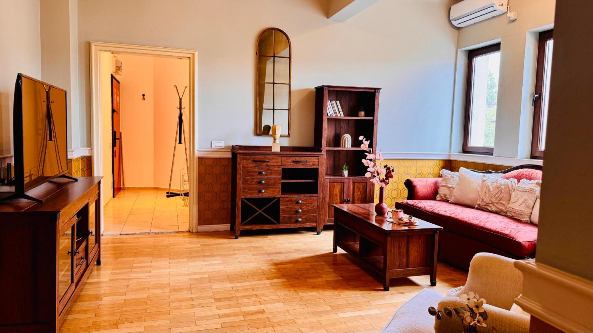 Cozy Modern Retreat - 2 Bedroom Steps From Piata Victoriei Apartment