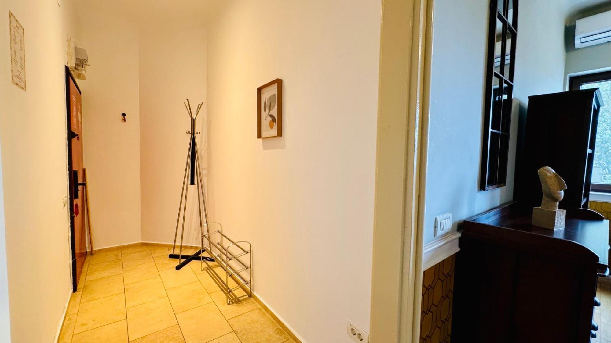 Cozy Modern Retreat - 2 Bedroom Steps From Piata Victoriei Apartment *