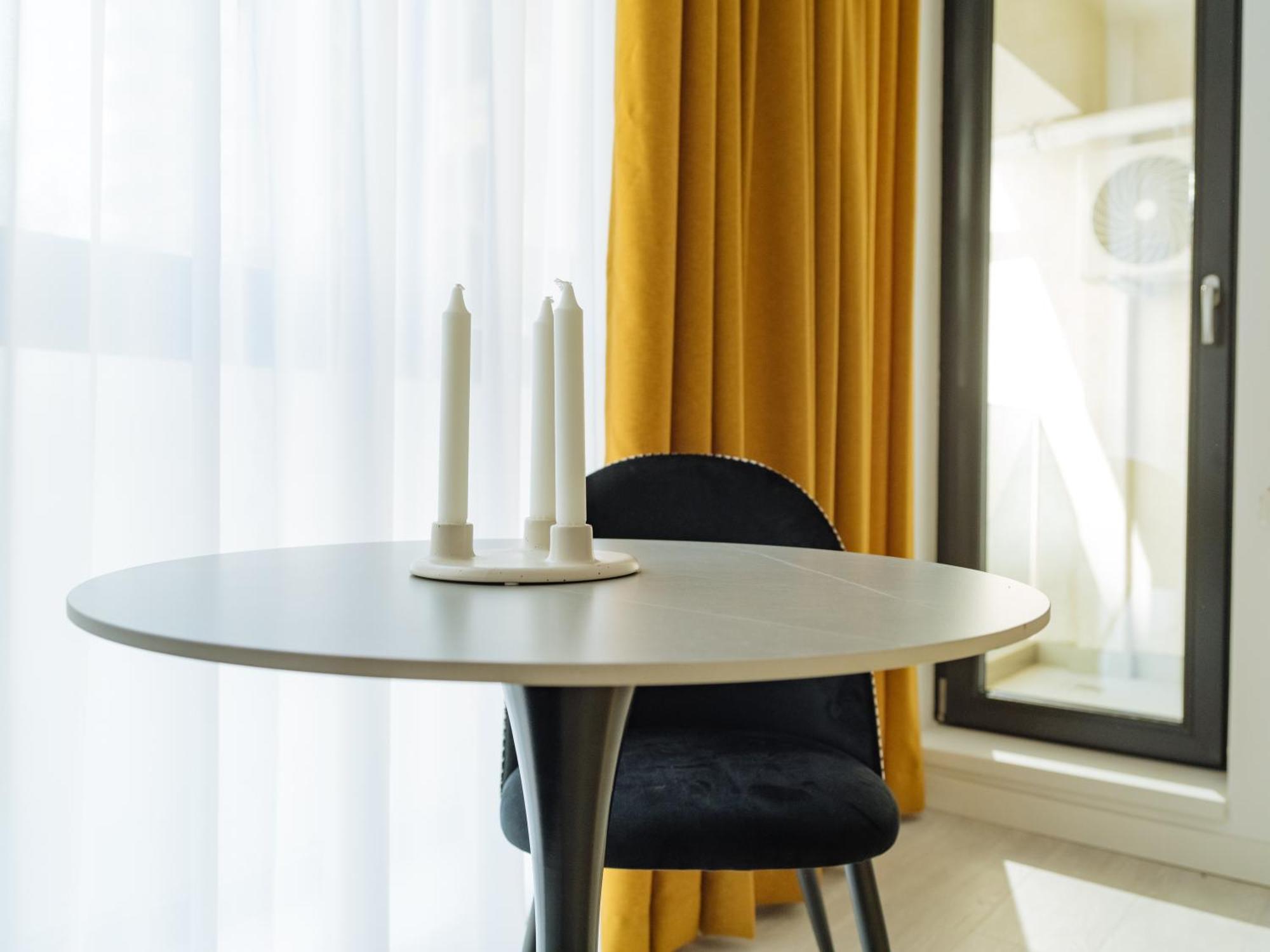 Apartment Yellow Charm Plaza Lujerului *