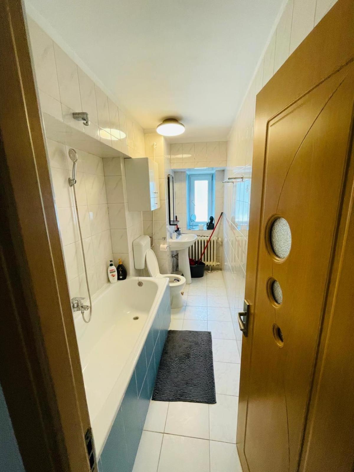 Apartment Decebal Overlooking The Boulevard Bucharest