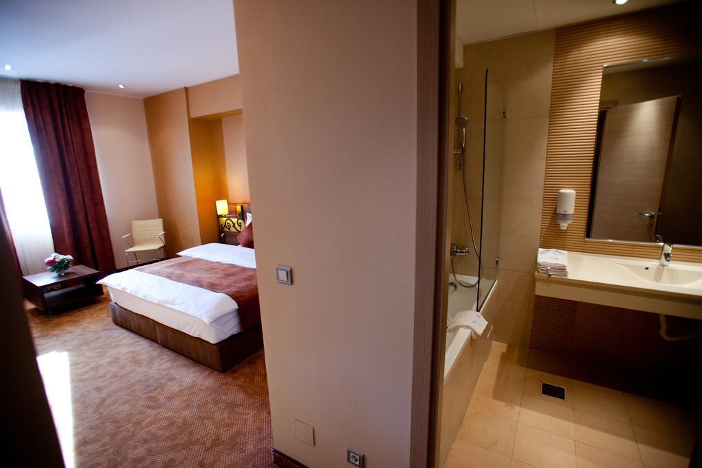 Top Rooms Aparthotel