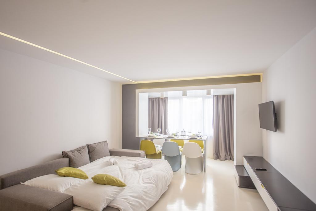 Royal Atheneum By Citylife Suites Apartment