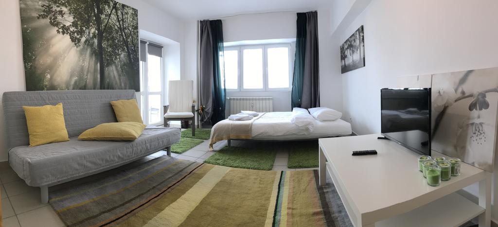 Green Apartment Apartment