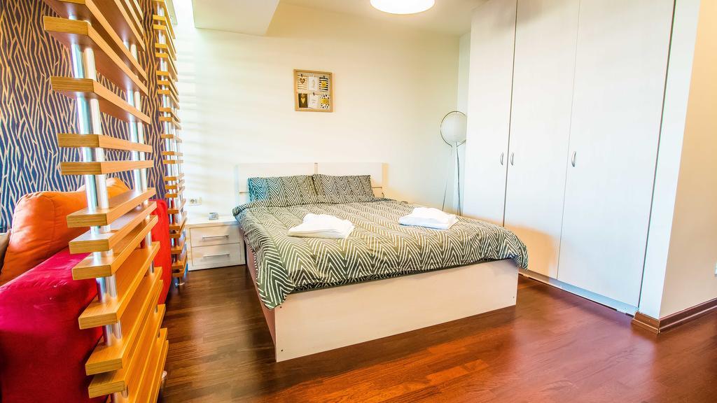 Luxury Mall Area Apartment *