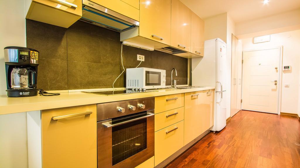 Apartment Luxury Mall Area *