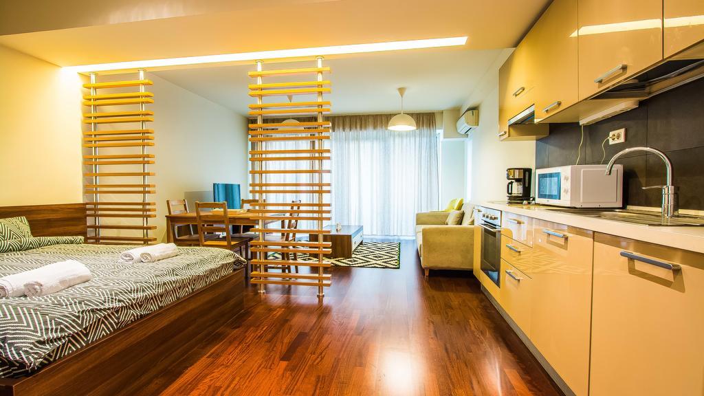 Apartment Luxury Mall Area *