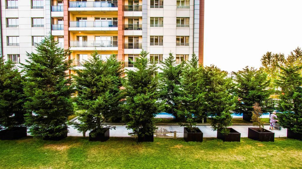 Luxury Mall Area Apartment