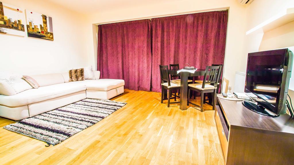 Apartment Luxury Mall Area *