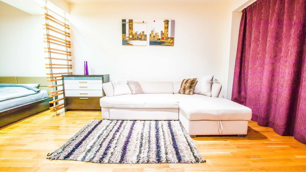 Apartment Luxury Mall Area *