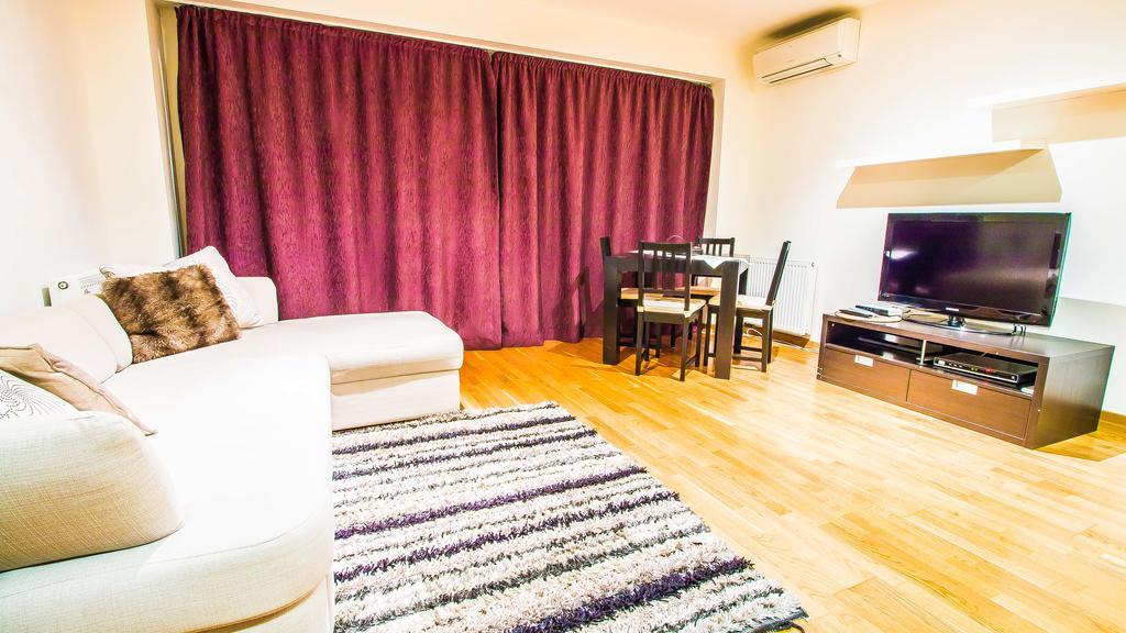 Apartment Luxury Mall Area *