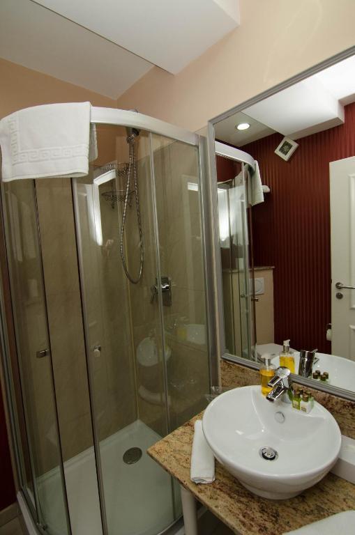 Boutique Monaco Hotel 4*