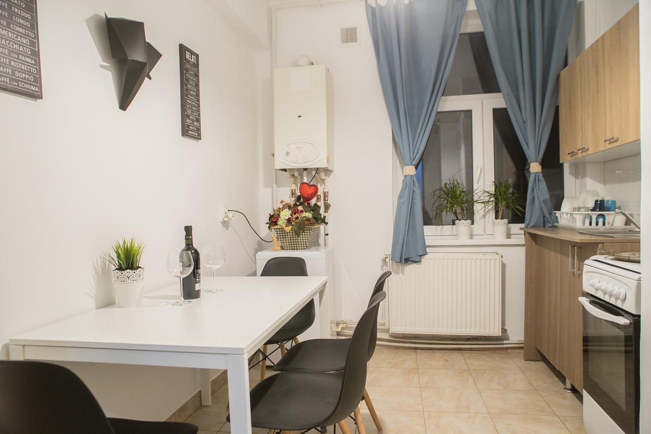 Color Eugen Carada St Apartment *