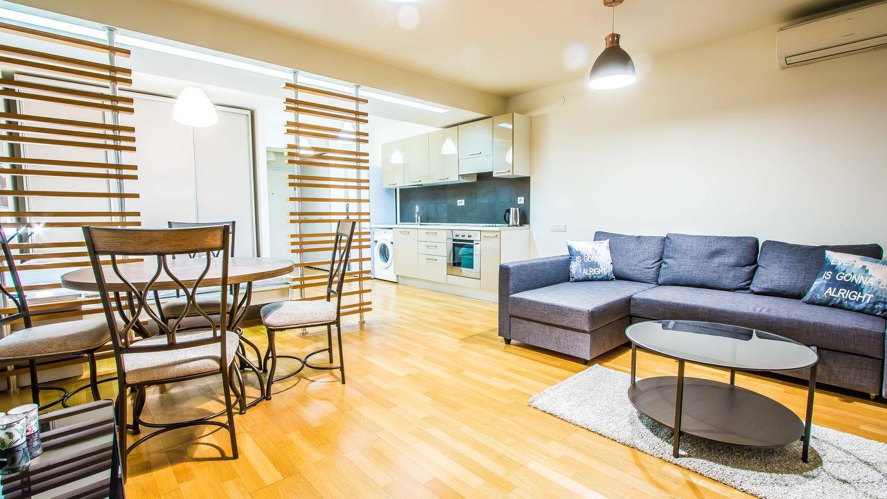Apartment Luxury Mall Area *