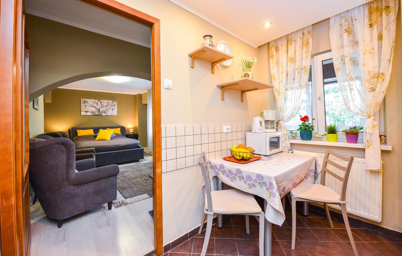 Romana Lahovary * Bucharest