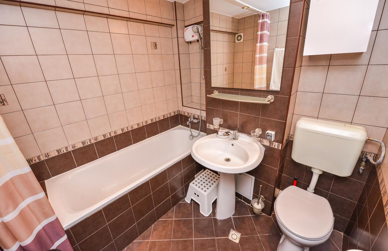 Romana Lahovary * Bucharest