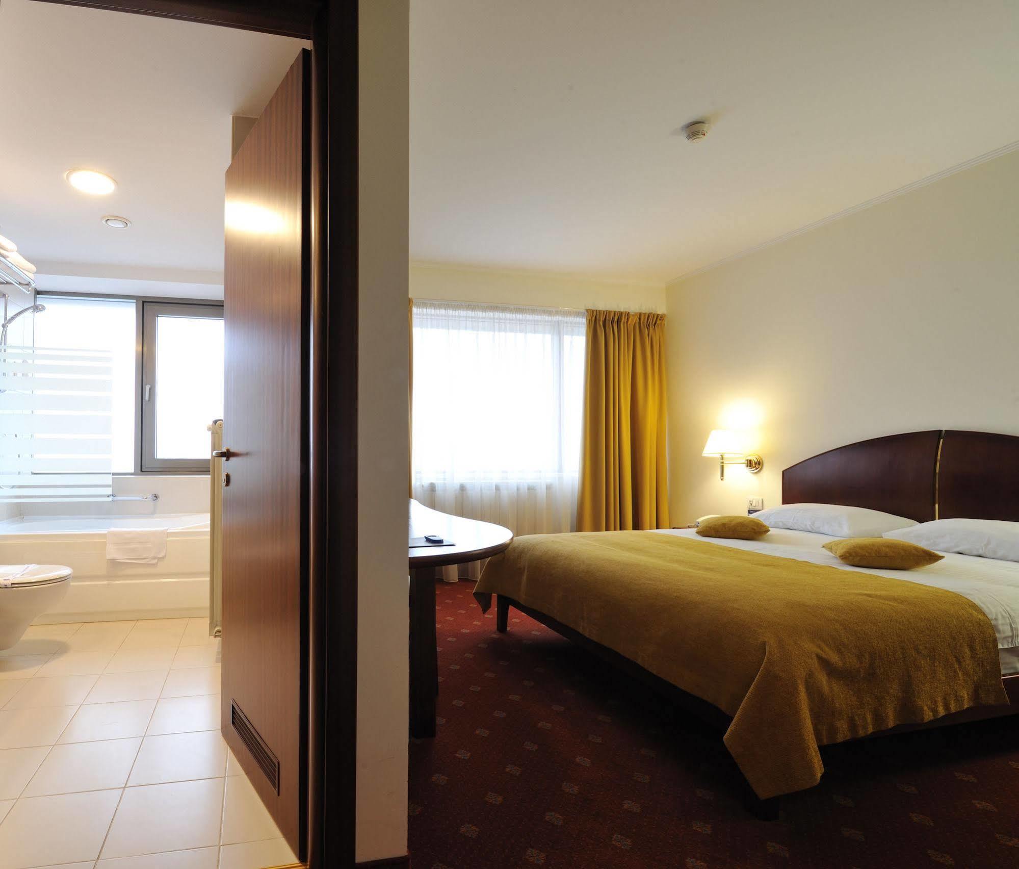 Minerva 4* Bucureşti